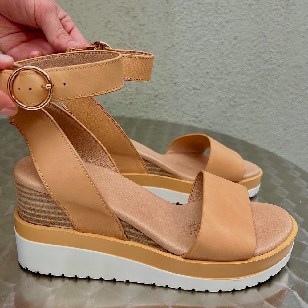 Jo Mercer Wedges Size 6 US Tan